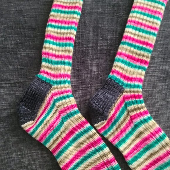 Hand knitted Socks Women 8-10 Men 7-9 - Picture 2 of 16